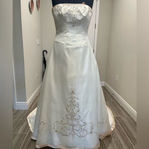 DaVinci custom designer Bride dress in ivory & rum pink trim with accessories